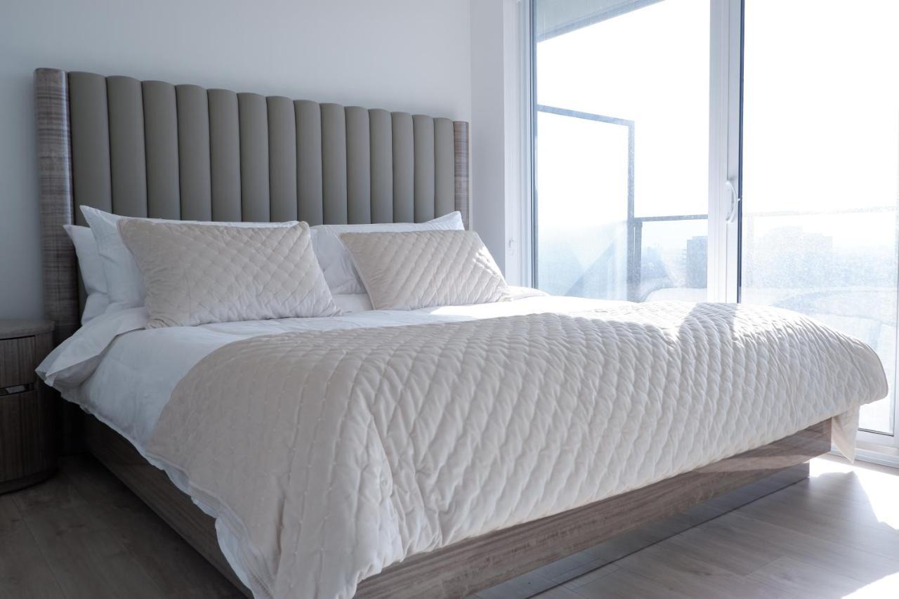 Modern Luxury Waterfront Condo Mississauga Exteriör bild