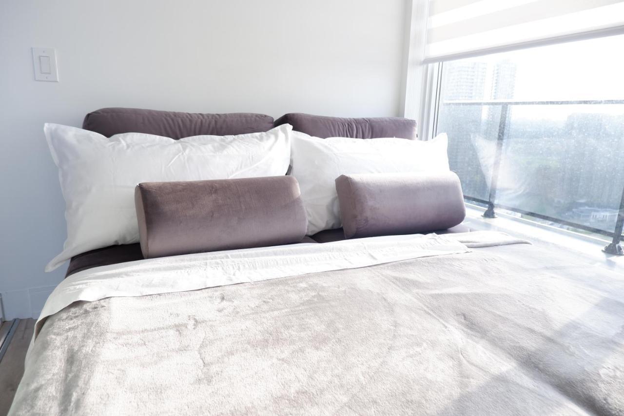 Modern Luxury Waterfront Condo Mississauga Exteriör bild